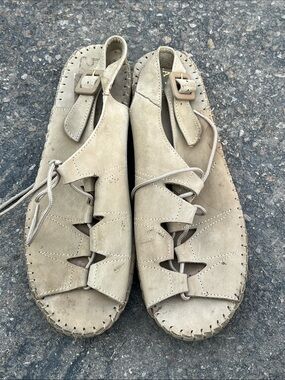 La Plume Italy 
Women's Beige Suede Lace-Up Open-Toe Sandals